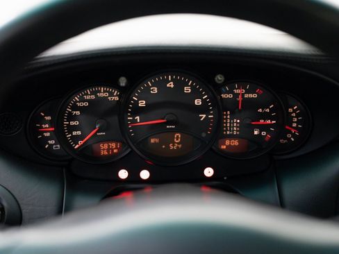 Used 2001 Porsche 911 Carrera 4 image 30