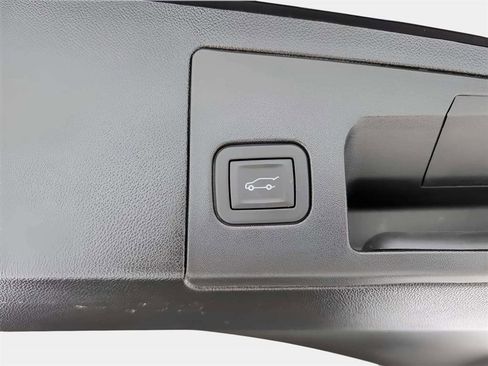 Used 2025 Cadillac XT5 Premium Luxury image 18