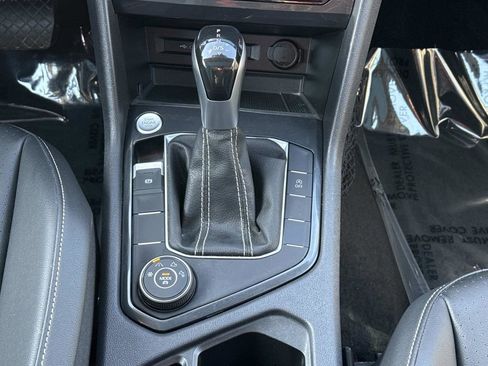 Used 2023 Volkswagen Tiguan SE AWD/4WD image 17