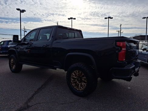 Used 2024 Chevrolet Silverado 2500 ZR2 w/ Snow Plow Prep/Camper Package image 7