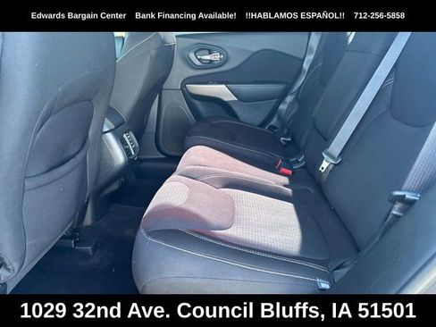 Used 2017 Jeep Cherokee Latitude AWD/4WD image 10