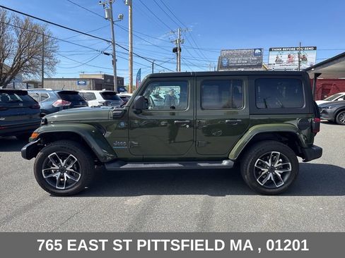 Used 2024 Jeep Wrangler Unlimited w/ Convenience Group AWD/4WD image 4