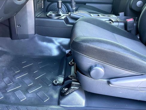 Used 2012 Toyota FJ Cruiser 4WD image 16