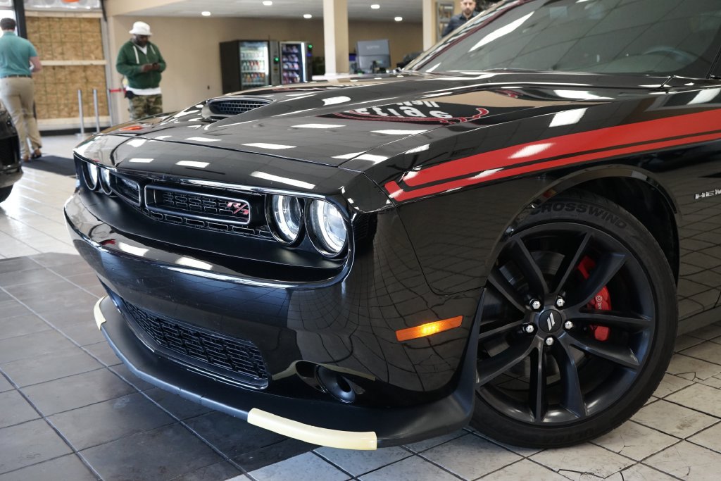 Used 2022 Dodge Challenger R/T w/ Performance Handling Group RWD image 23
