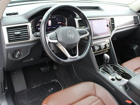 Certified 2021 Volkswagen Atlas SEL Premium image 8