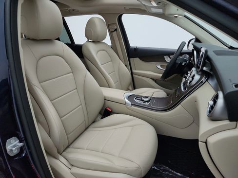 Used 2019 Mercedes-Benz GLC 350e 4MATIC image 18