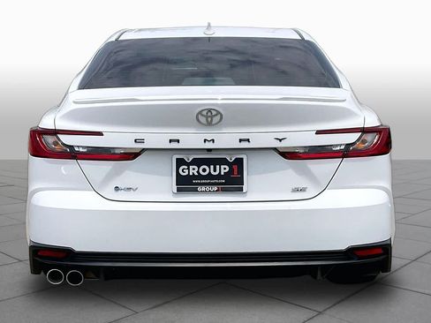 Used 2025 Toyota Camry SE FWD image 5