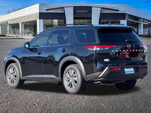 Used 2022 Nissan Pathfinder SV image 5