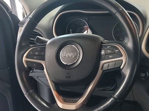 Used 2017 Jeep Cherokee Limited AWD/4WD image 11