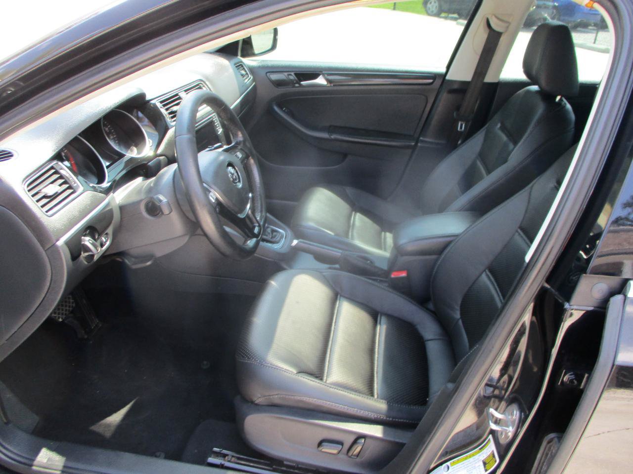Used 2017 Volkswagen Jetta SEL FWD image 12