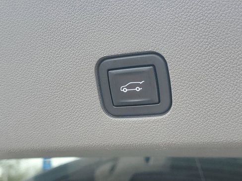 Certified 2022 Cadillac XT6 Premium Luxury w/ LPO, Floor Liner Package AWD/4WD image 38