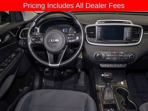 Used 2017 Kia Sorento FWD w/ LX Convenience Package image 6