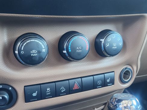 Used 2016 Jeep Wrangler Unlimited Sahara w/ Mopar Chrome Edition Group image 27