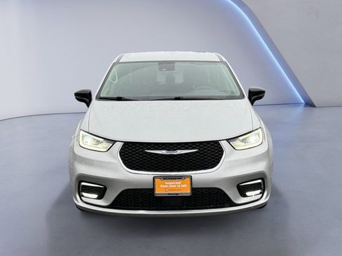 Certified 2024 Chrysler Pacifica Select image 9