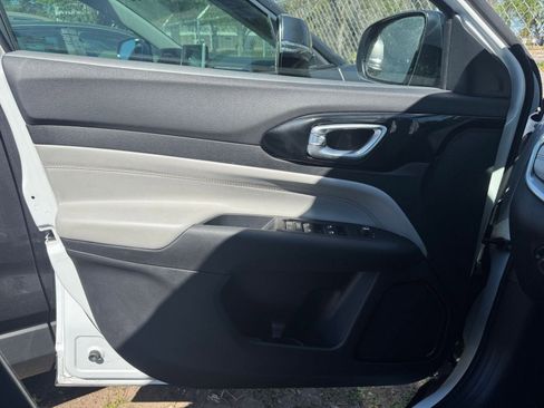 Used 2025 Jeep Compass Limited image 16