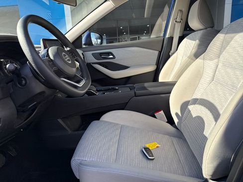 Used 2021 Nissan Rogue SV image 11