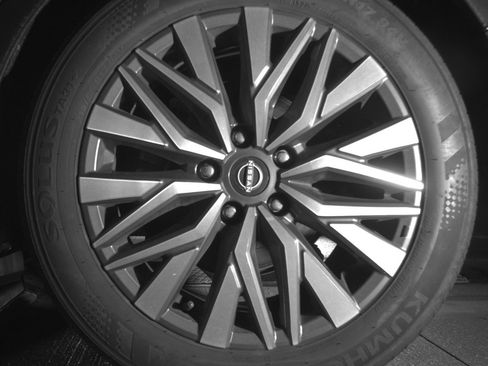 Used 2025 Nissan Altima 2.5 SV FWD image 14