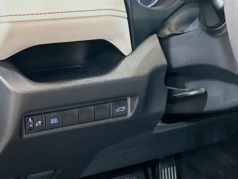 Used 2022 Toyota RAV4 XLE Premium FWD image 8