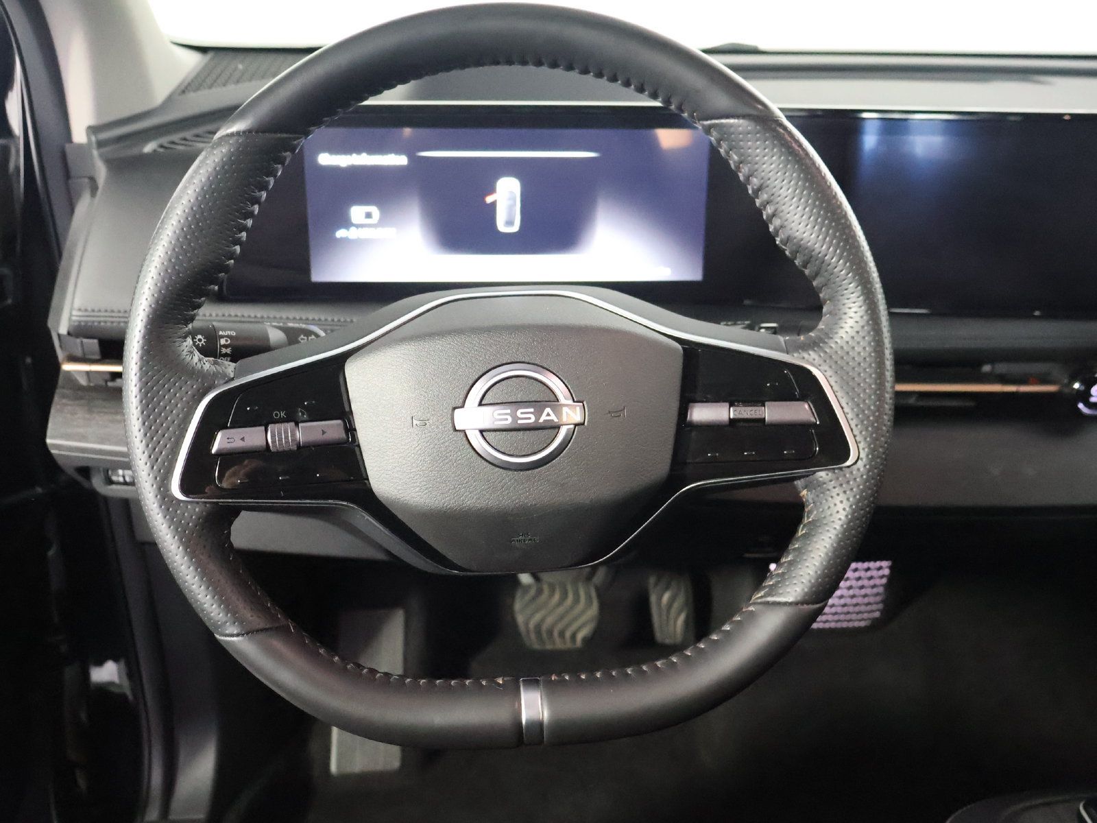 Used 2023 Nissan Ariya AWD image 34