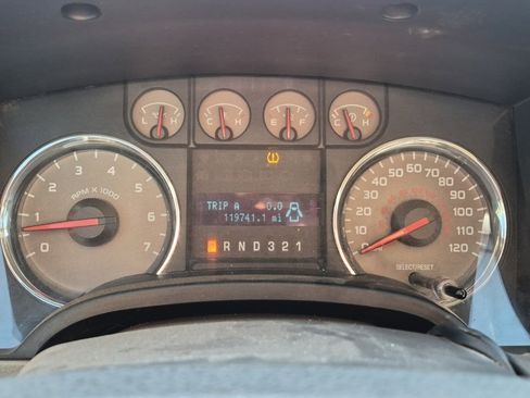Used 2010 Ford F150 XLT image 15