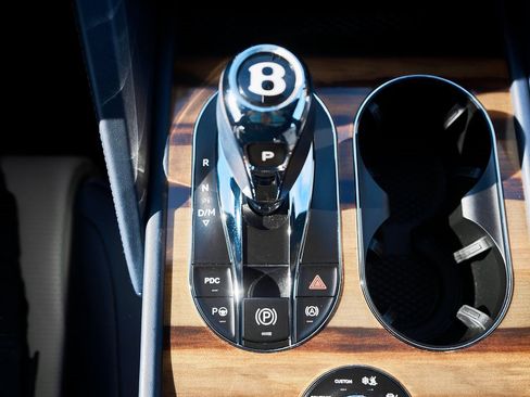 Used 2021 Bentley Bentayga image 65