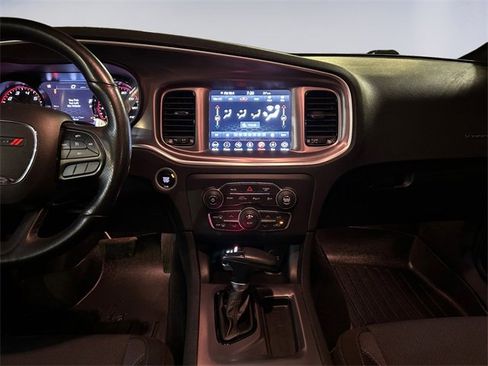 Used 2021 Dodge Charger SXT w/ Blacktop Package image 11