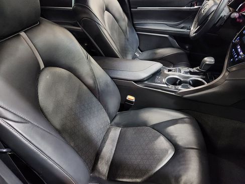 Used 2018 Toyota Camry XSE w/ Driver Assist Package image 32