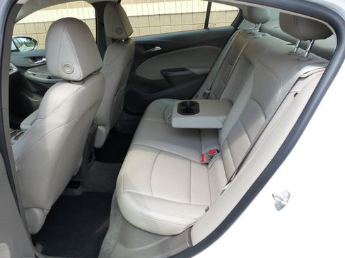 Used 2018 Chevrolet Cruze Premier FWD image 38