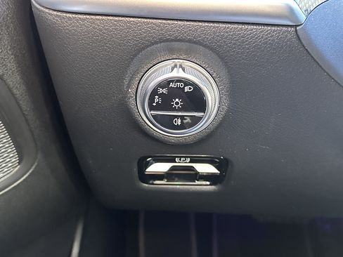 Used 2023 Mercedes-Benz C 300 Sedan image 29