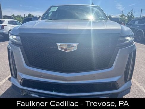 Used 2024 Cadillac Escalade ESV V w/ LPO, Floor Liner Package AWD/4WD image 6
