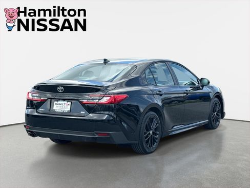 Used 2025 Toyota Camry SE image 2