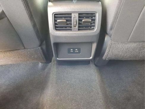 Used 2022 Nissan Rogue SV FWD image 12