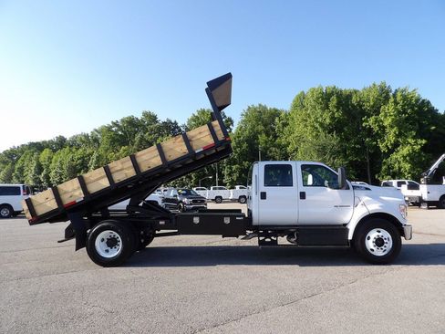 Used 2023 Ford F750 2WD Crew Cab Super Duty image 9