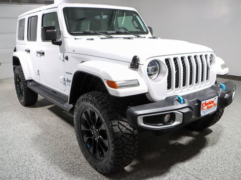 Used 2022 Jeep Wrangler Unlimited Sahara w/ Cold Weather Group AWD/4WD image 6