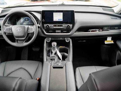 New 2026 Toyota Grand Highlander FWD image 20