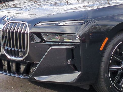 Certified 2023 BMW 740i w/ Parking Assistance Package image 6