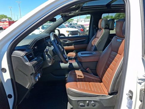 Used 2024 GMC Yukon Denali Ultimate AWD/4WD image 12