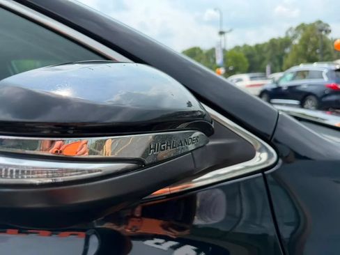 Used 2018 Toyota Highlander Limited Platinum AWD/4WD image 4