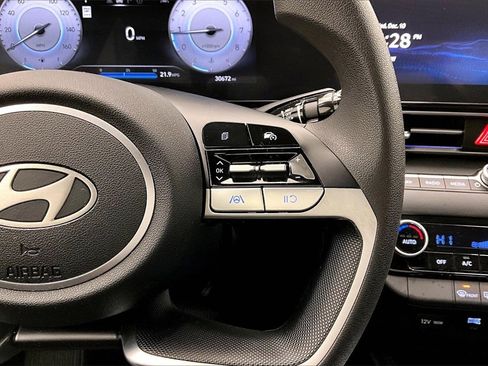 Used 2024 Hyundai Elantra SEL image 20