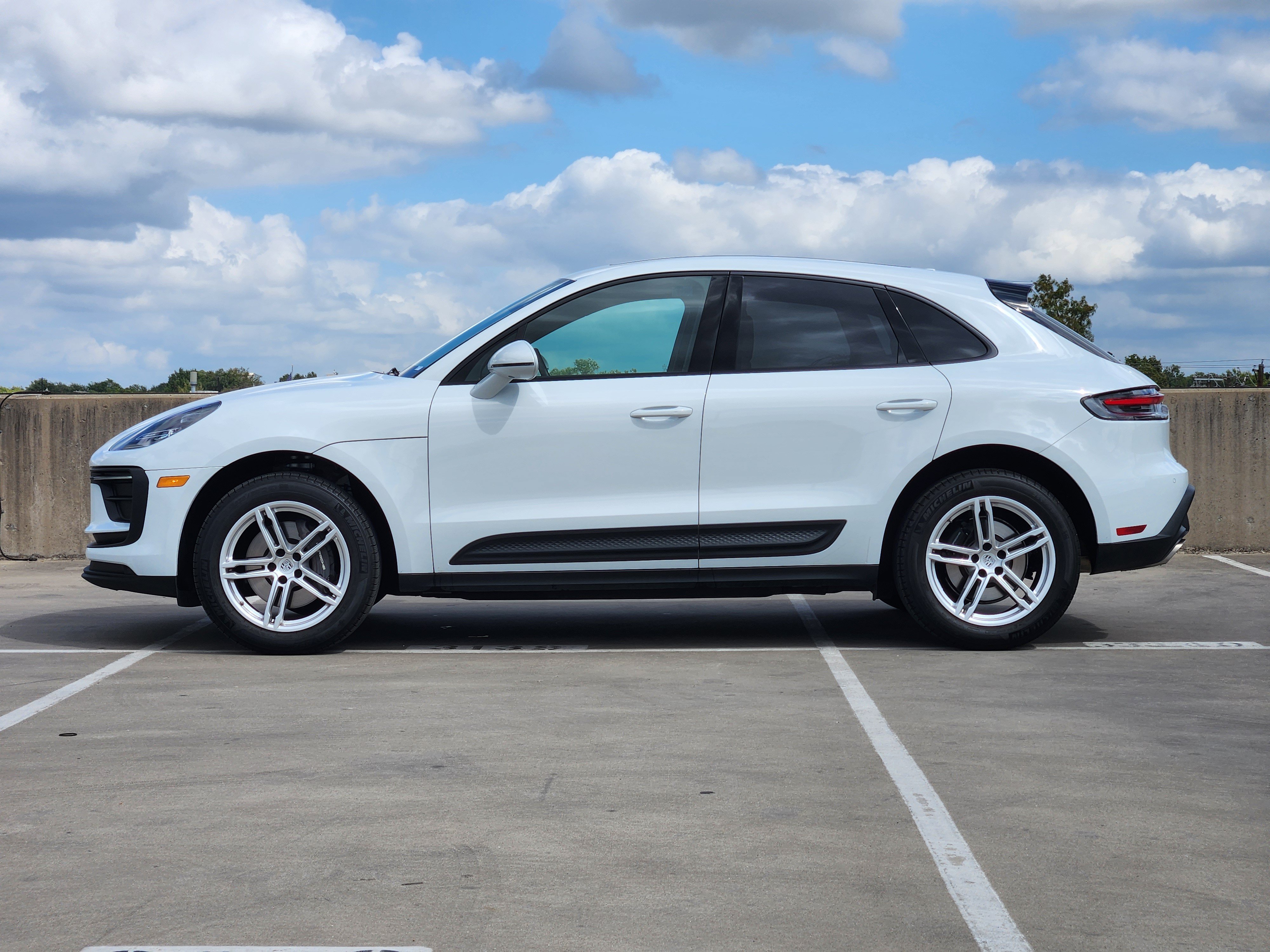 Certified 2026 Porsche Macan AWD/4WD image 2