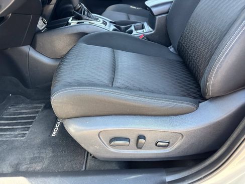 Used 2020 Nissan Rogue SV FWD image 21