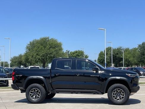 Used 2025 Chevrolet Colorado ZR2 w/ Technology Package AWD/4WD image 3