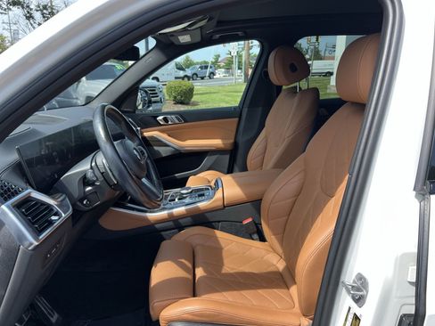 Used 2024 BMW X5 xDrive40i w/ M Sport Package AWD/4WD image 13