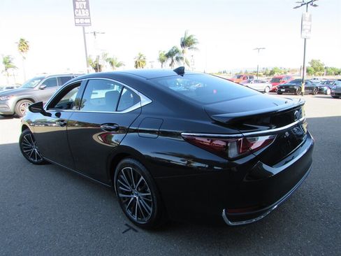 Used 2025 Lexus ES 300h w/ Premium Package image 3