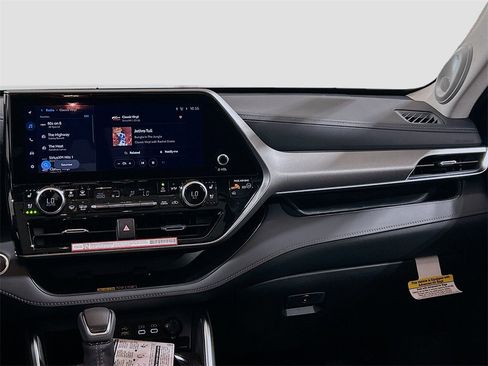 New 2026 Toyota Highlander Limited image 23