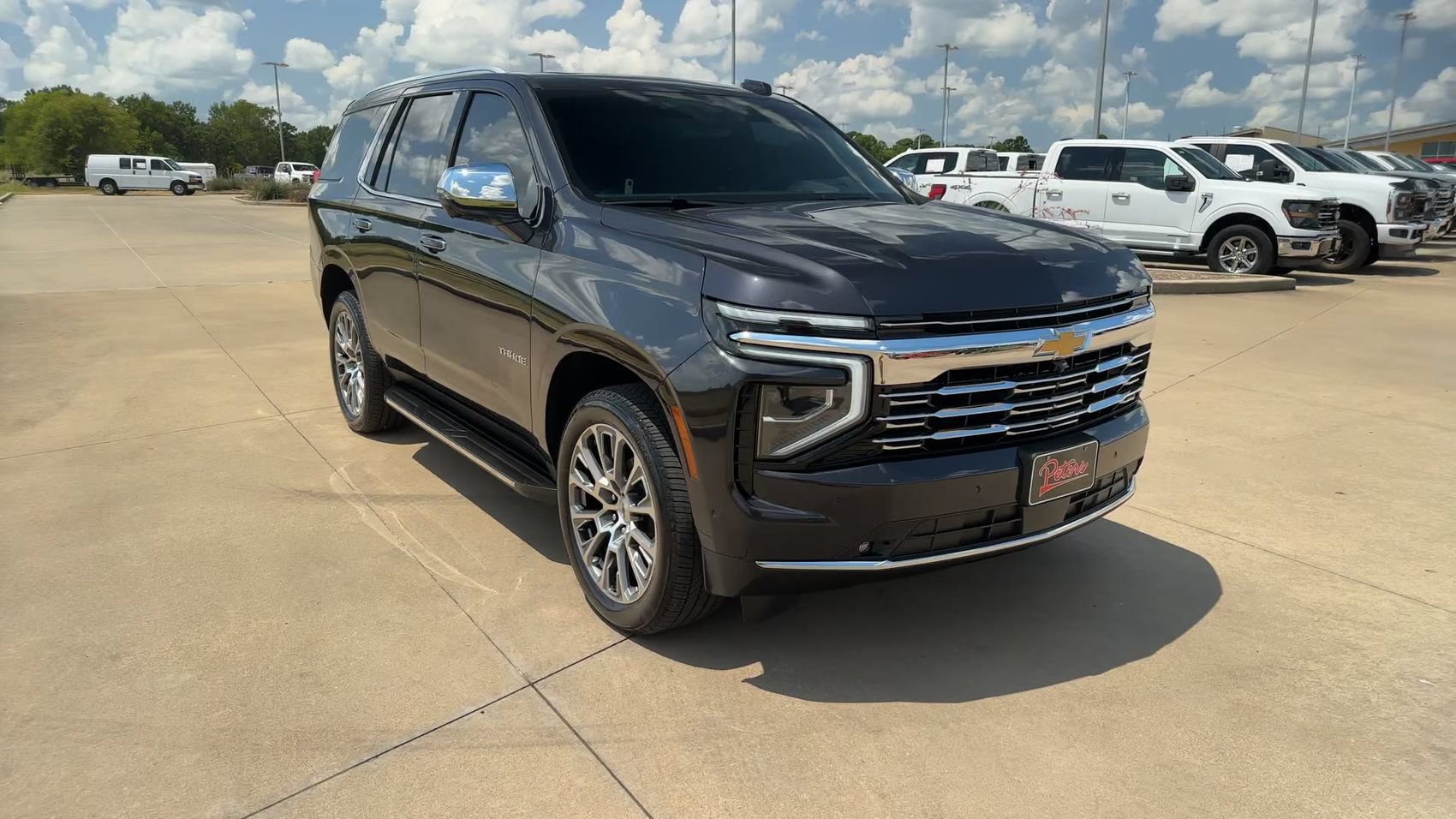Used 2025 Chevrolet Tahoe Premier AWD/4WD image 3