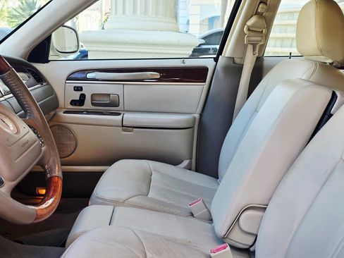 Used 2003 Lincoln Town Car Cartier image 86