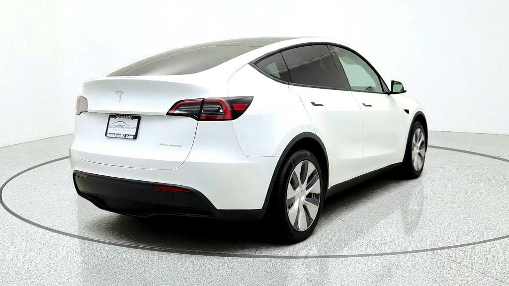 Used 2023 Tesla Model Y Long Range AWD/4WD image 5