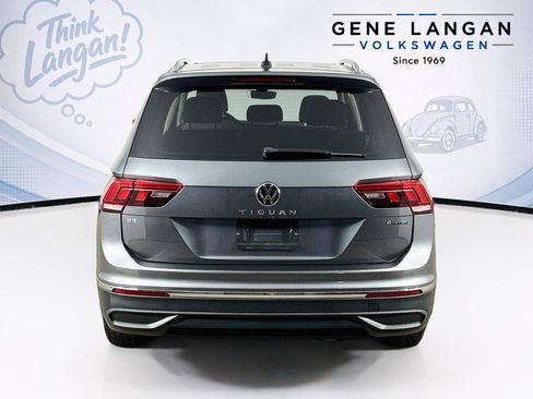 Certified 2022 Volkswagen Tiguan SE w/ Panoramic Sunroof Package AWD/4WD image 6