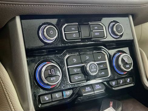 Used 2021 GMC Yukon Denali w/ Denali Premium Package AWD/4WD image 15